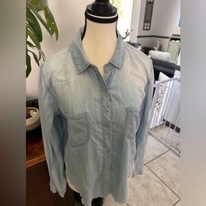 Elan Women's Small Blue Denim Button-Up Shirt Long Sleeve Raw Hem Collared EUC